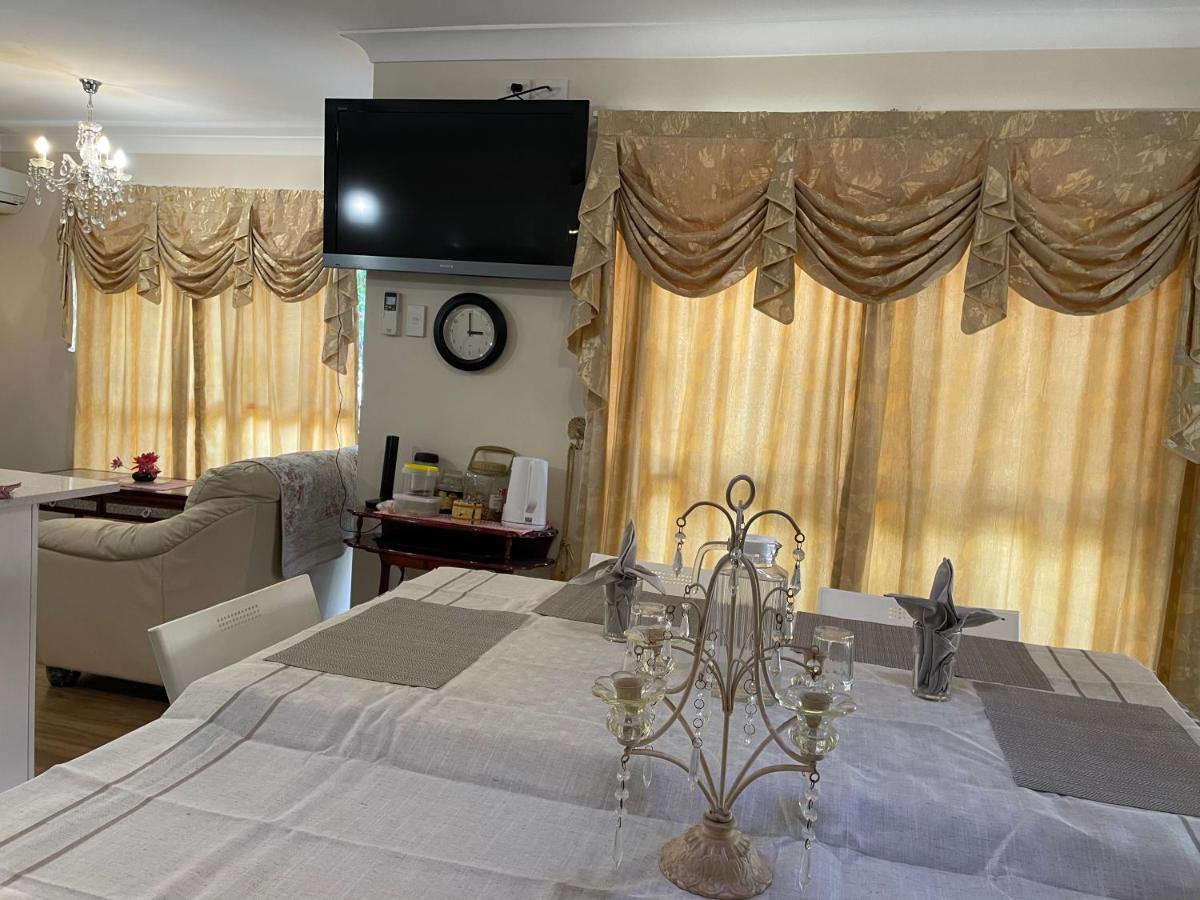Theme Parks Amituofo Homestay Gold Coast Exterior foto